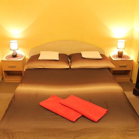 Pokoje Na Chmielnej 2 Hostel Βαρσοβία Δωμάτιο φωτογραφία