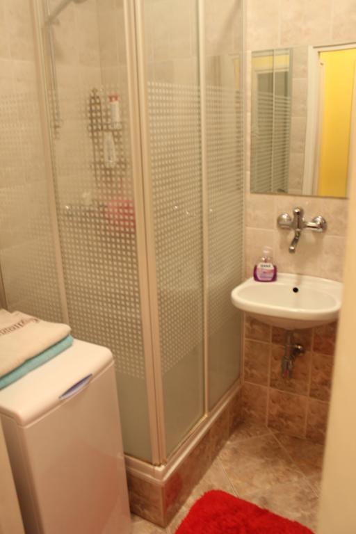 Pokoje Na Chmielnej 2 Hostel Βαρσοβία Δωμάτιο φωτογραφία