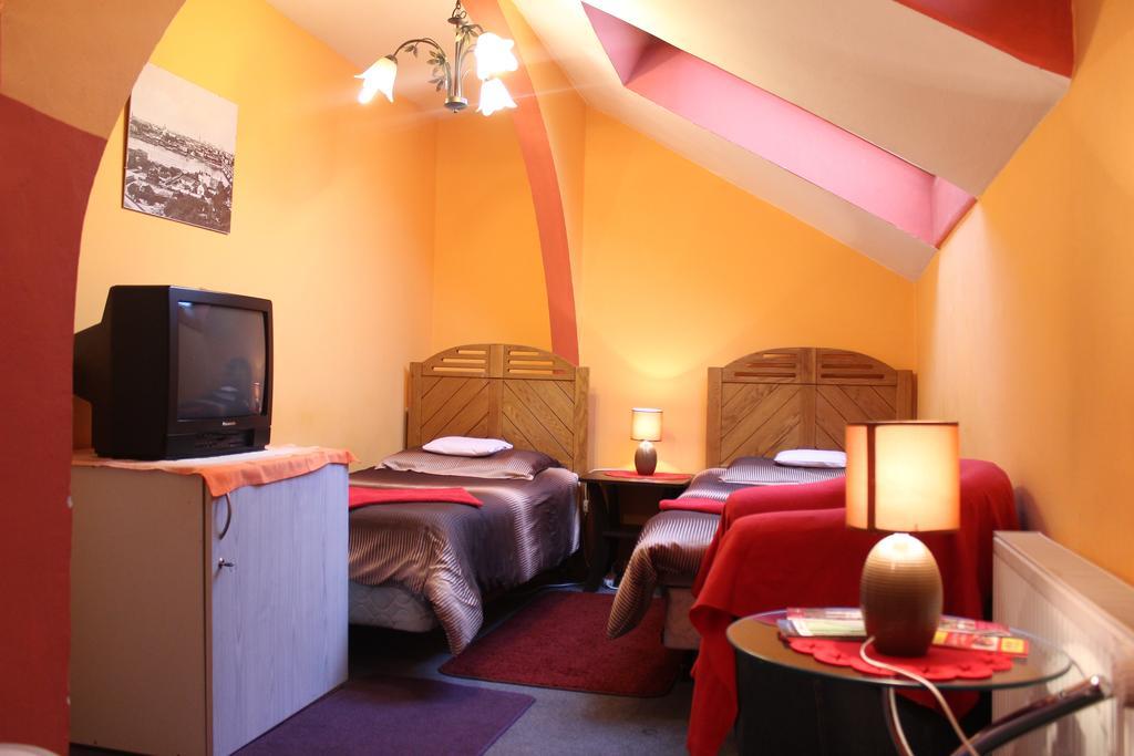 Pokoje Na Chmielnej 2 Hostel Βαρσοβία Δωμάτιο φωτογραφία