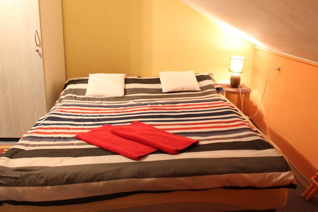 Pokoje Na Chmielnej 2 Hostel Βαρσοβία Δωμάτιο φωτογραφία