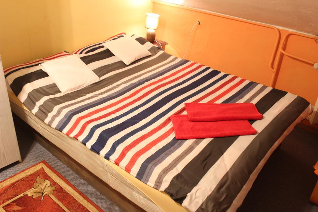 Pokoje Na Chmielnej 2 Hostel Βαρσοβία Δωμάτιο φωτογραφία
