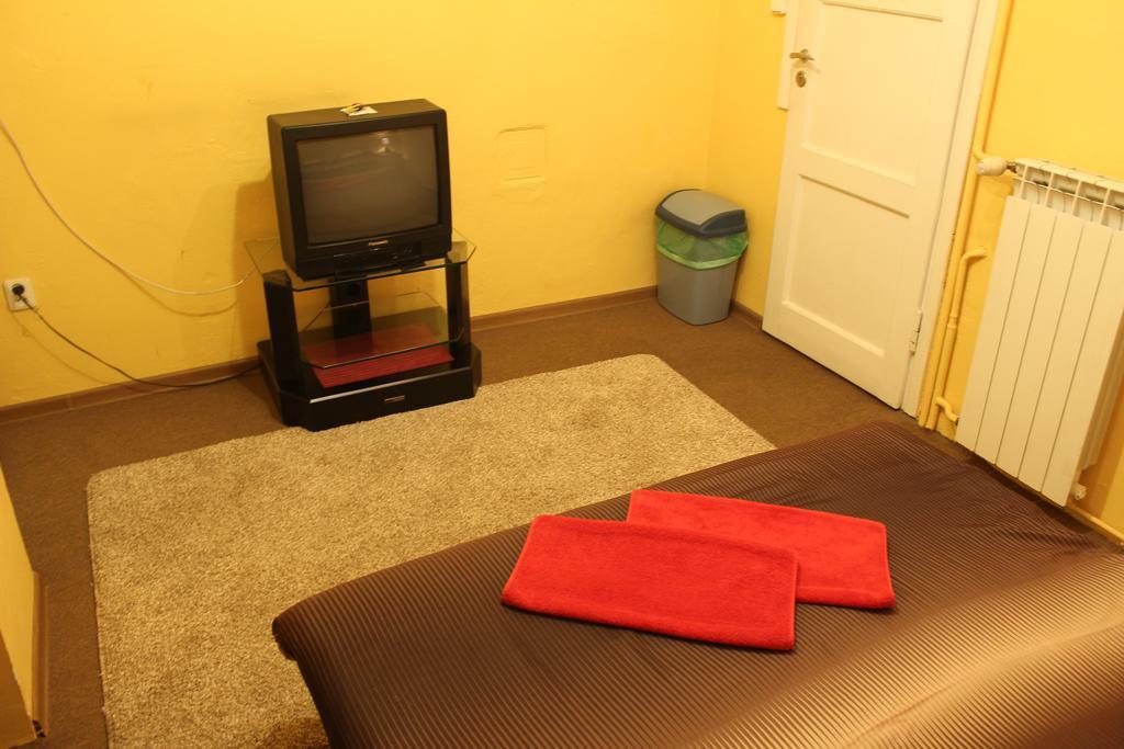 Pokoje Na Chmielnej 2 Hostel Βαρσοβία Δωμάτιο φωτογραφία